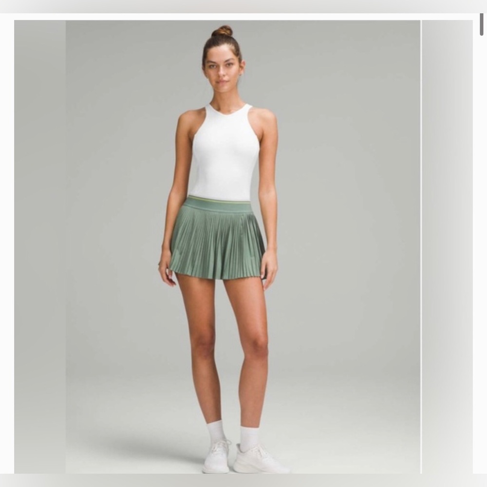 New Lululemon waist length V-neck tennis tank - Picture 4 of 13